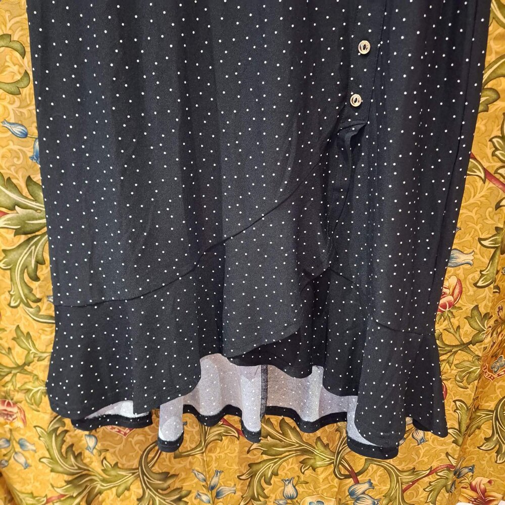 NWT new with tag polka dot skirt with ruffles and buttons - Picture 7 of 9